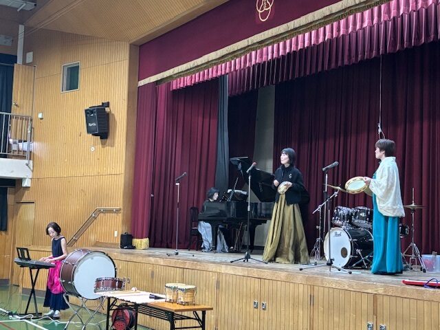 支援学校で演奏会を行いました